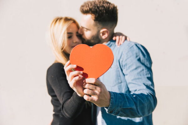 Rolul surprizelor și romantismului într-o relație