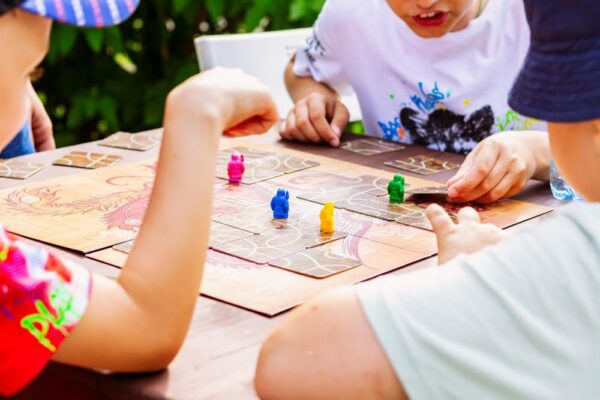 Creșterea copiilor conștienți prin practicarea mindfulness-ului în parenting