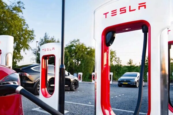 Tesla deschide un showroom la Timișoara