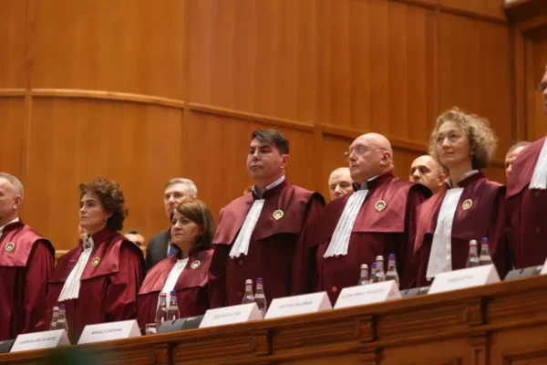 Sporuri la CCR: confidențialitate, condiții grele, stres, doctorat plus o pensie specială de 10.000€
