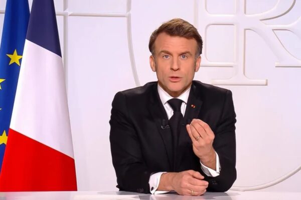 Macron se războieşte cu Trump