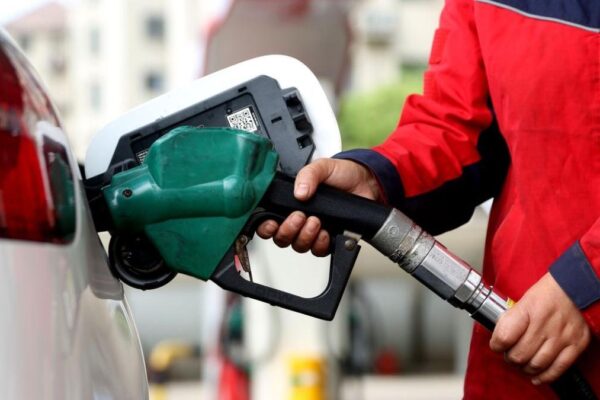 Vacanță mai ieftină de 1 Mai: Rompetrol scade prețul benzinei