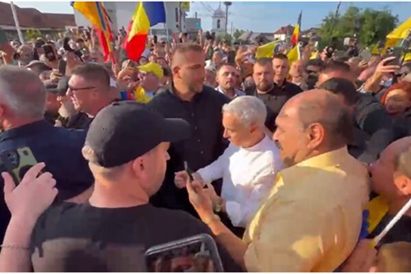 Oana Zăvoranu l-a întâmpinat pe Călin Georgescu la Târgul de la Domnești