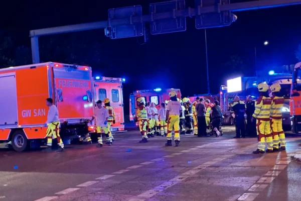 Tragedie la parada Gay Pride din Berlin: Un mort și 16 răniți după ce o mașină a intrat în mulțime