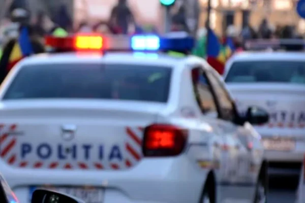 Părinți din Dâmbovița, arestați după ce au bătut învățătoarea copilului