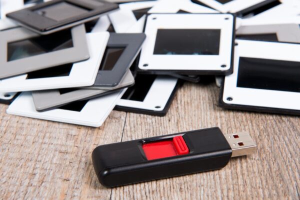 SSD extern sau stick USB: ce variantă este mai bună pentru stocare