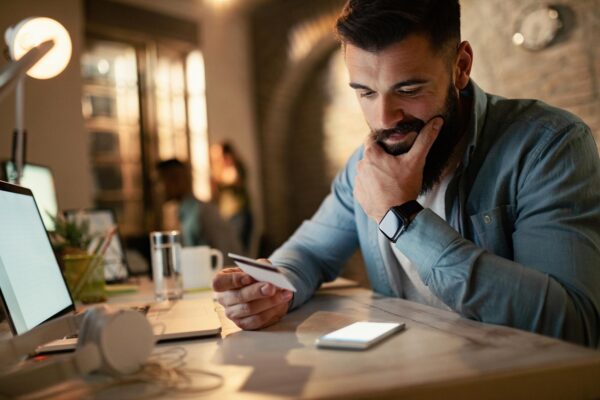 Descoperitul de cont devine o obișnuință? Cum vezi cât depinzi de banii împrumutați